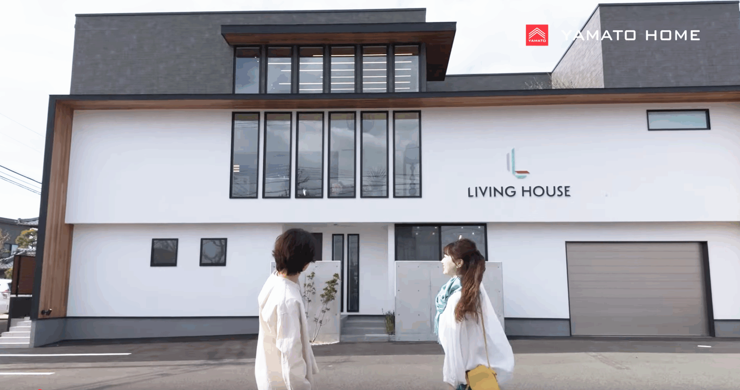 LIVING HOUSE